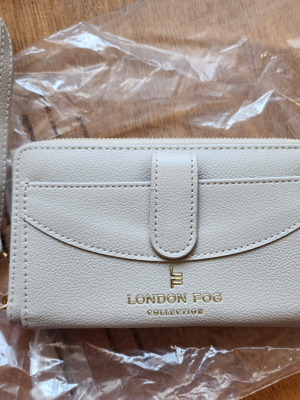 London Fog Tan Wallet Clutch - Pebbled Zip Wristlet. Brand NEW